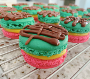 Long Island Macarons. Cake pops, cakesicles